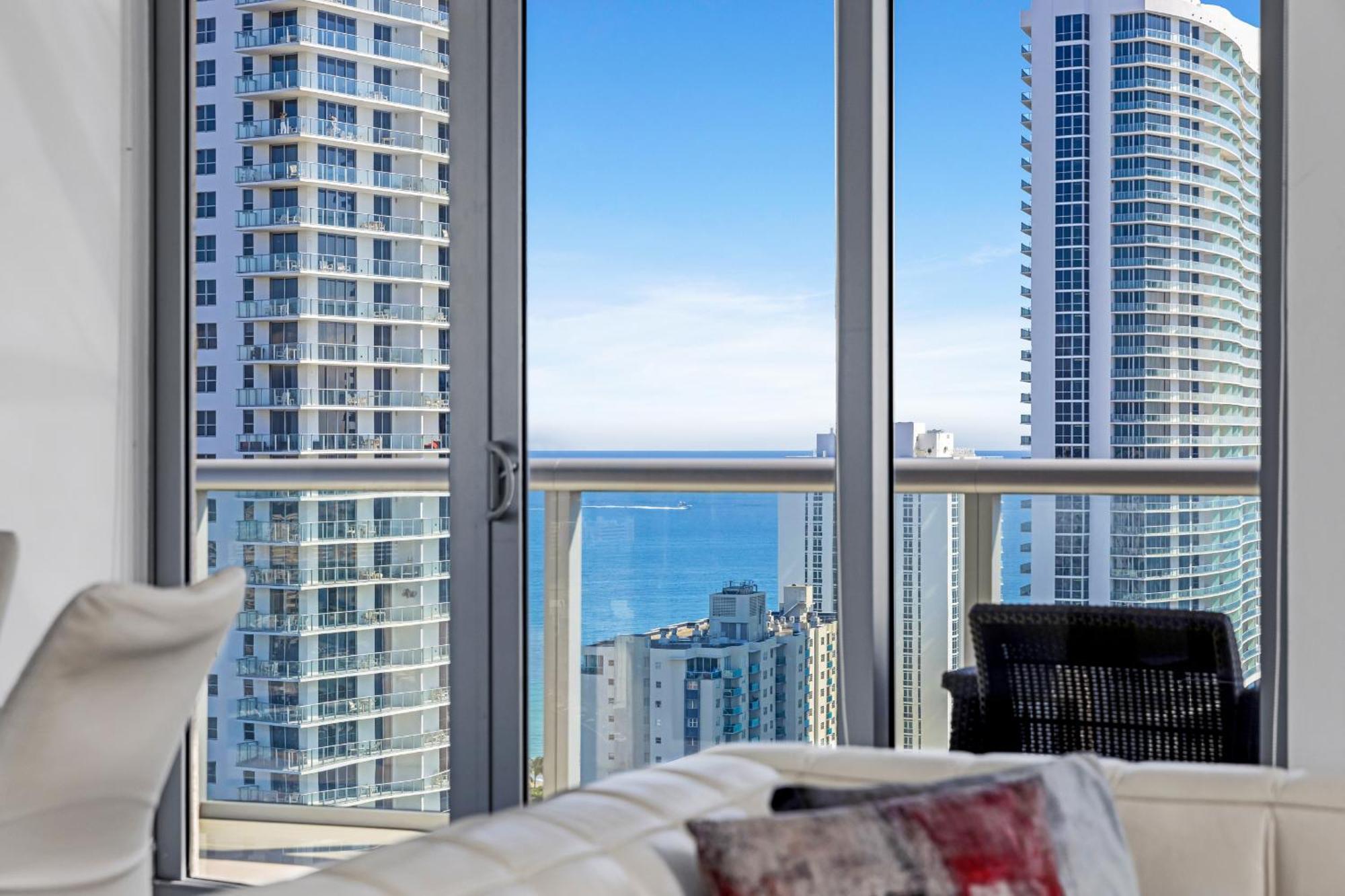 Resort-Style Living With Direct Ocean Views - 3Br Beauty Hallandale Beach Exteriör bild