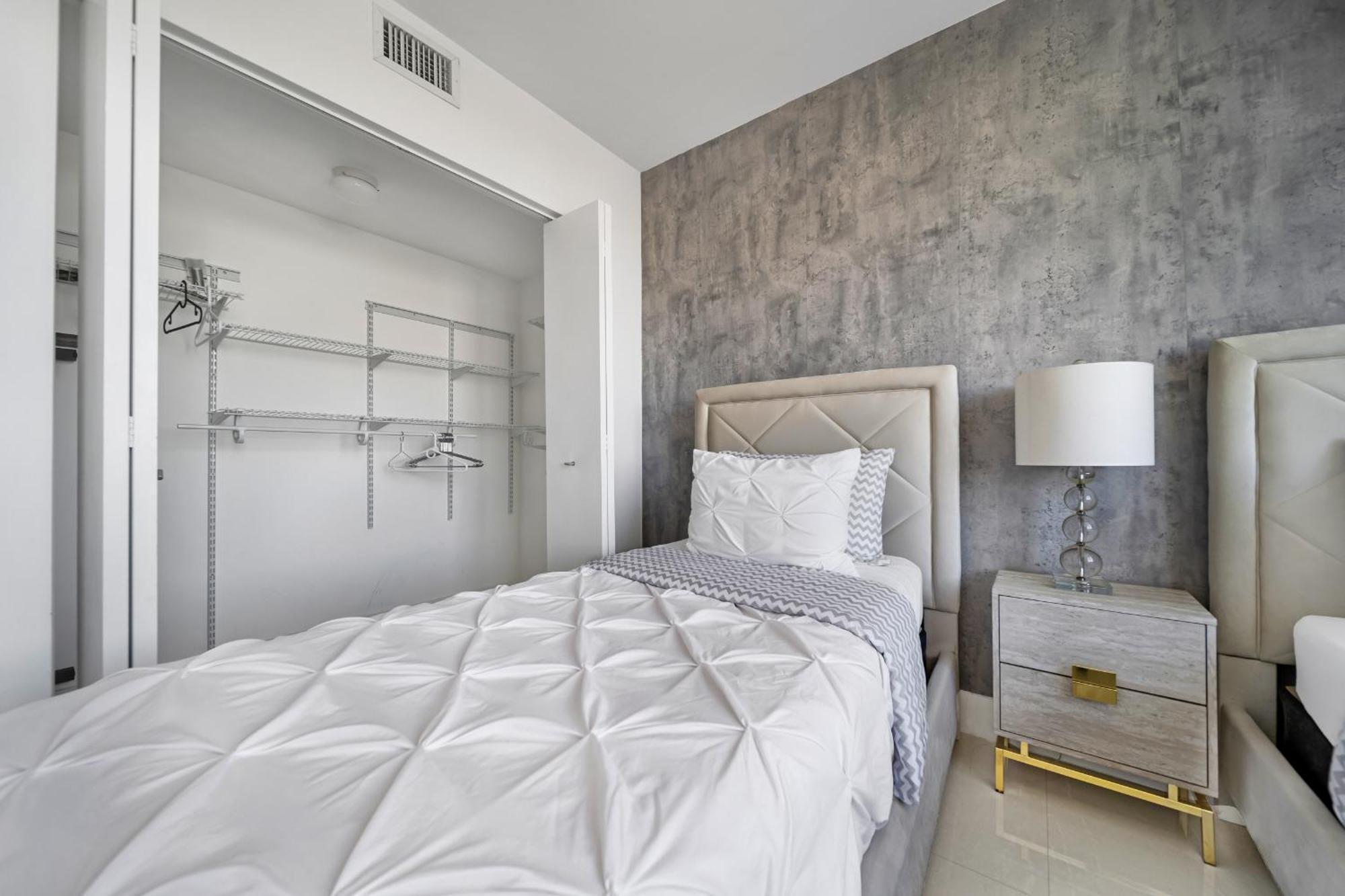 Resort-Style Living With Direct Ocean Views - 3Br Beauty Hallandale Beach Exteriör bild